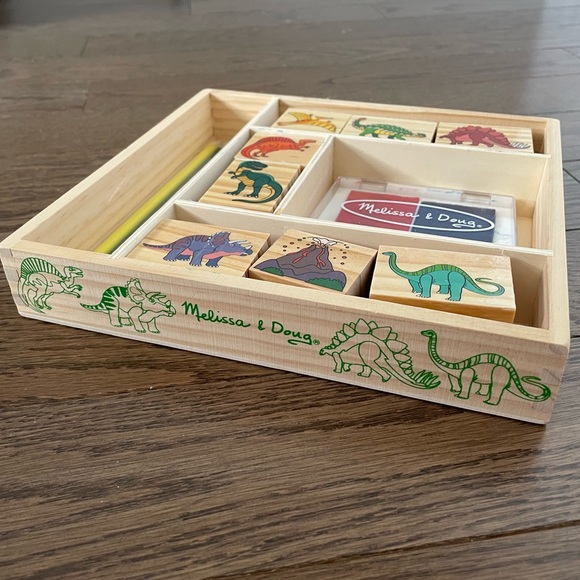 Melissa & Doug Wooden Stamp Set: Dinosaurs - 8 Stamps, 5 Colour Pencils, Ink Pad - Picture 4 of 10